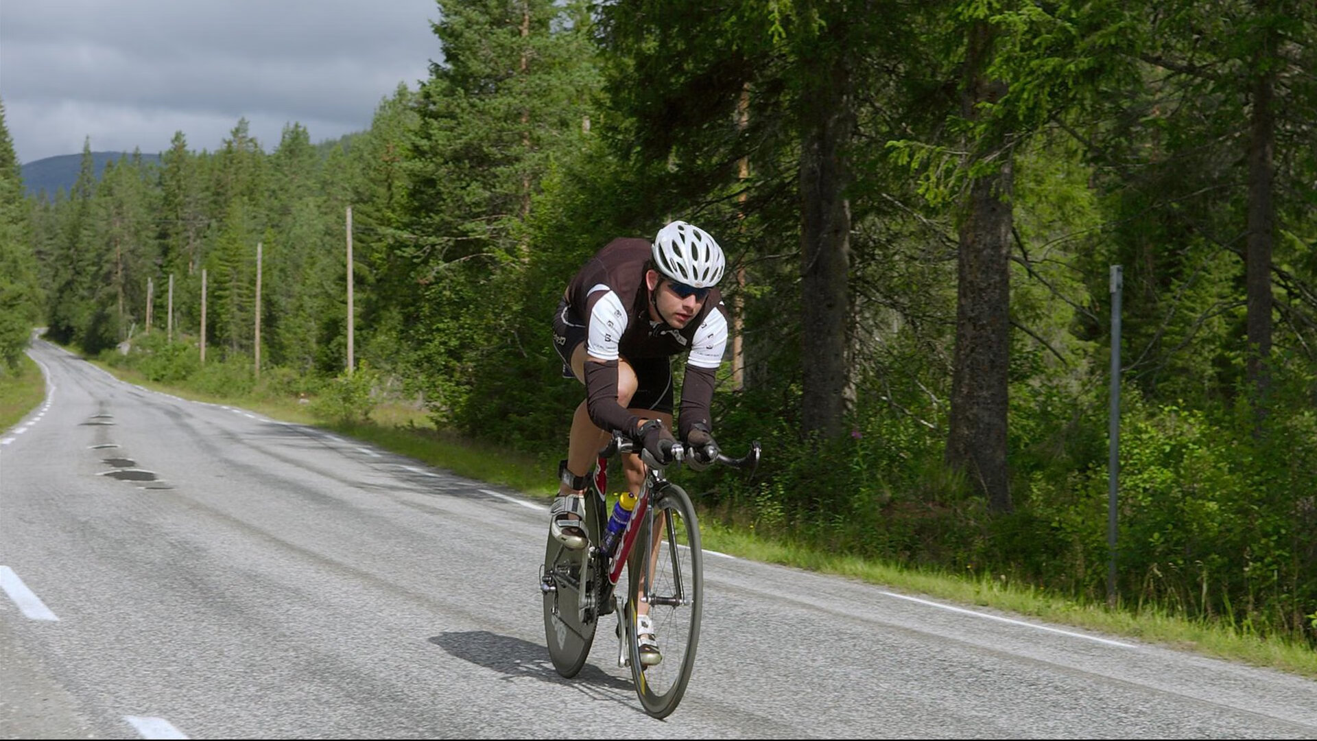 卡马文加改踢后腰效果爆炸,西媒:未来皇马真正的锁脖人,卡马文加皇马首秀